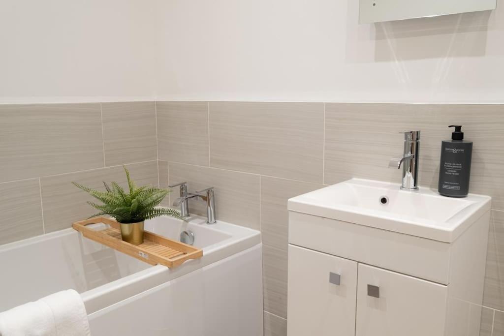2 Bed 2 Bath Spacious Apartment In Central أبردين المظهر الخارجي الصورة