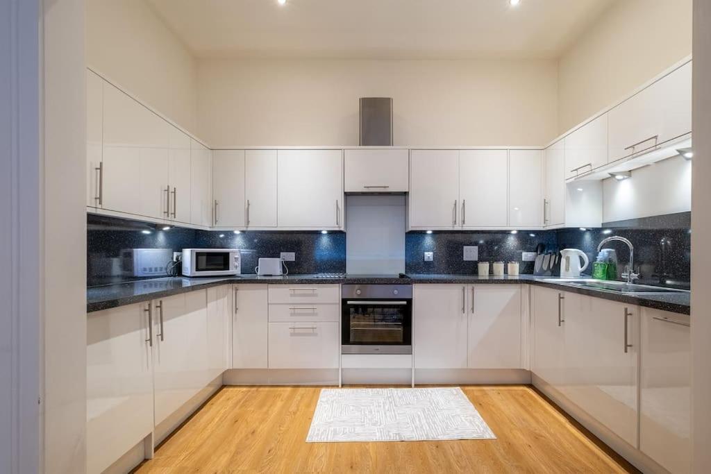 2 Bed 2 Bath Spacious Apartment In Central أبردين المظهر الخارجي الصورة